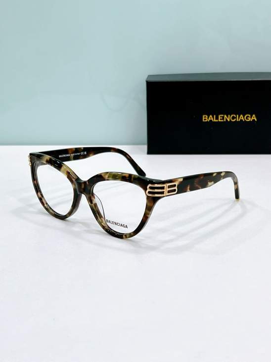 Picture of Balenciaga Sunglasses _SKUfw80535843fw